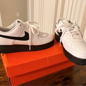 Nike Low-Top Sneakers White and Black